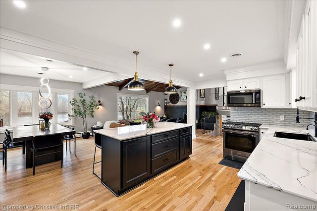 5722 Raven Road, Bloomfield Hills, MI 48301