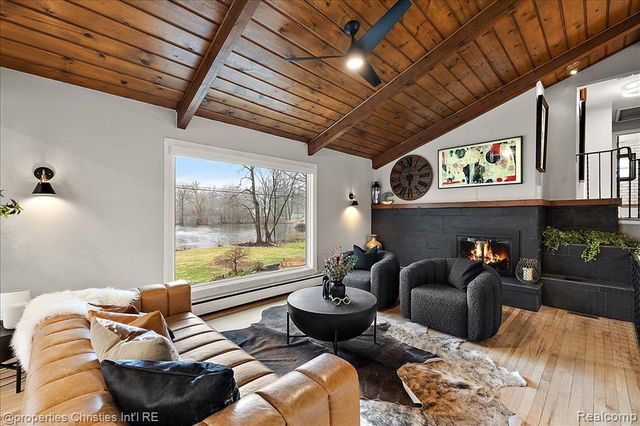 5722 Raven Road, Bloomfield Hills, MI 48301