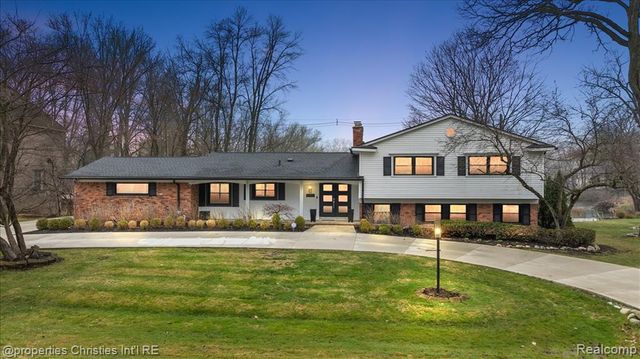 5722 Raven Road, Bloomfield Hills, MI 48301