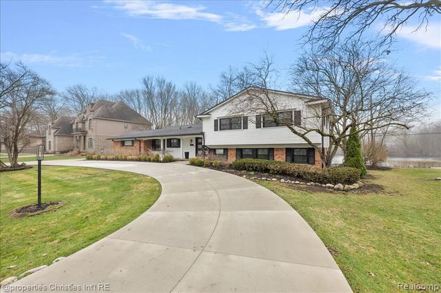 5722 Raven Road, Bloomfield Hills, MI 48301