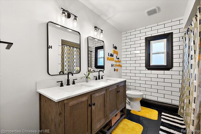 5722 Raven Road, Bloomfield Hills, MI 48301