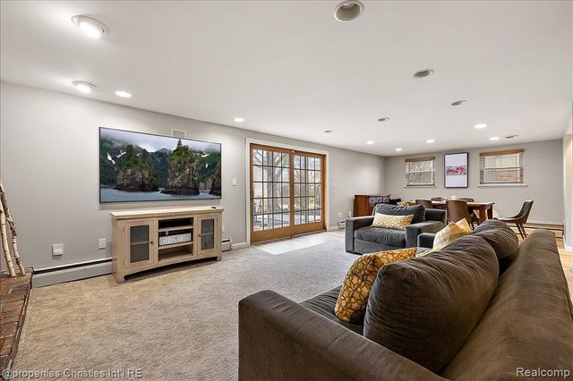 5722 Raven Road, Bloomfield Hills, MI 48301