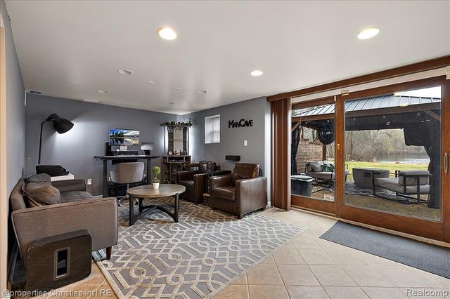 5722 Raven Road, Bloomfield Hills, MI 48301