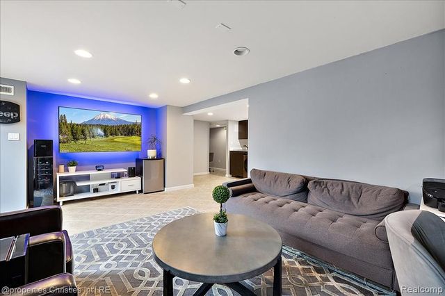 5722 Raven Road, Bloomfield Hills, MI 48301