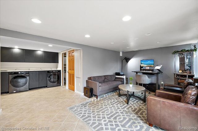 5722 Raven Road, Bloomfield Hills, MI 48301