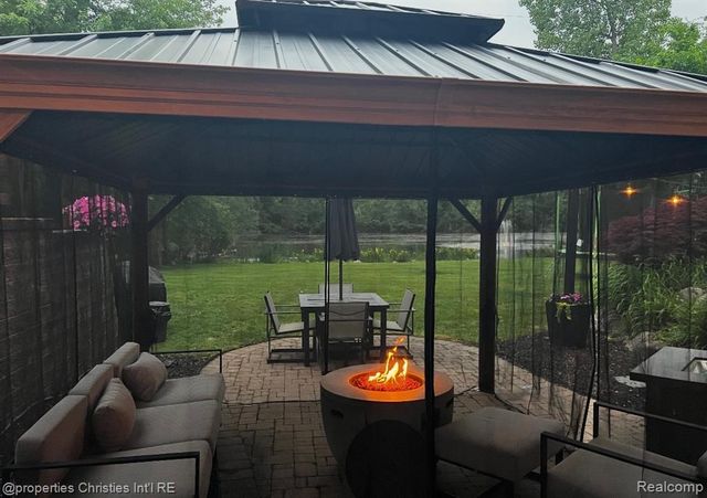 5722 Raven Road, Bloomfield Hills, MI 48301