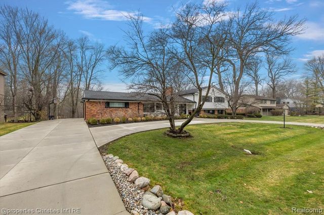 5722 Raven Road, Bloomfield Hills, MI 48301