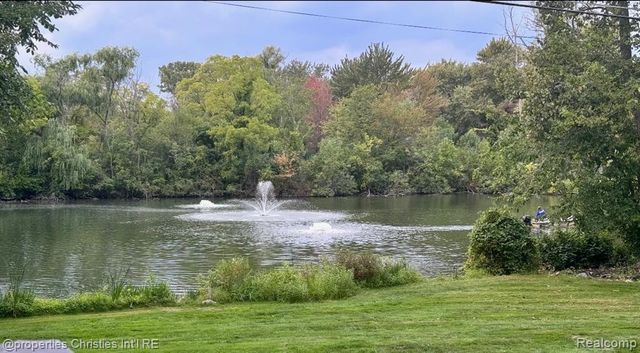 5722 Raven Road, Bloomfield Hills, MI 48301