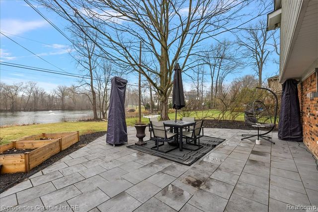 5722 Raven Road, Bloomfield Hills, MI 48301