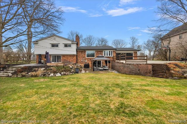 5722 Raven Road, Bloomfield Hills, MI 48301