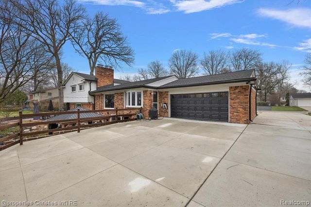 5722 Raven Road, Bloomfield Hills, MI 48301