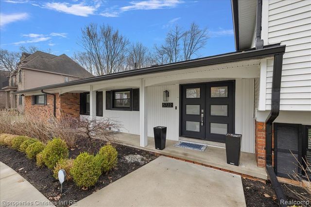 5722 Raven Road, Bloomfield Hills, MI 48301