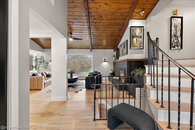 5722 Raven Road, Bloomfield Hills, MI 48301