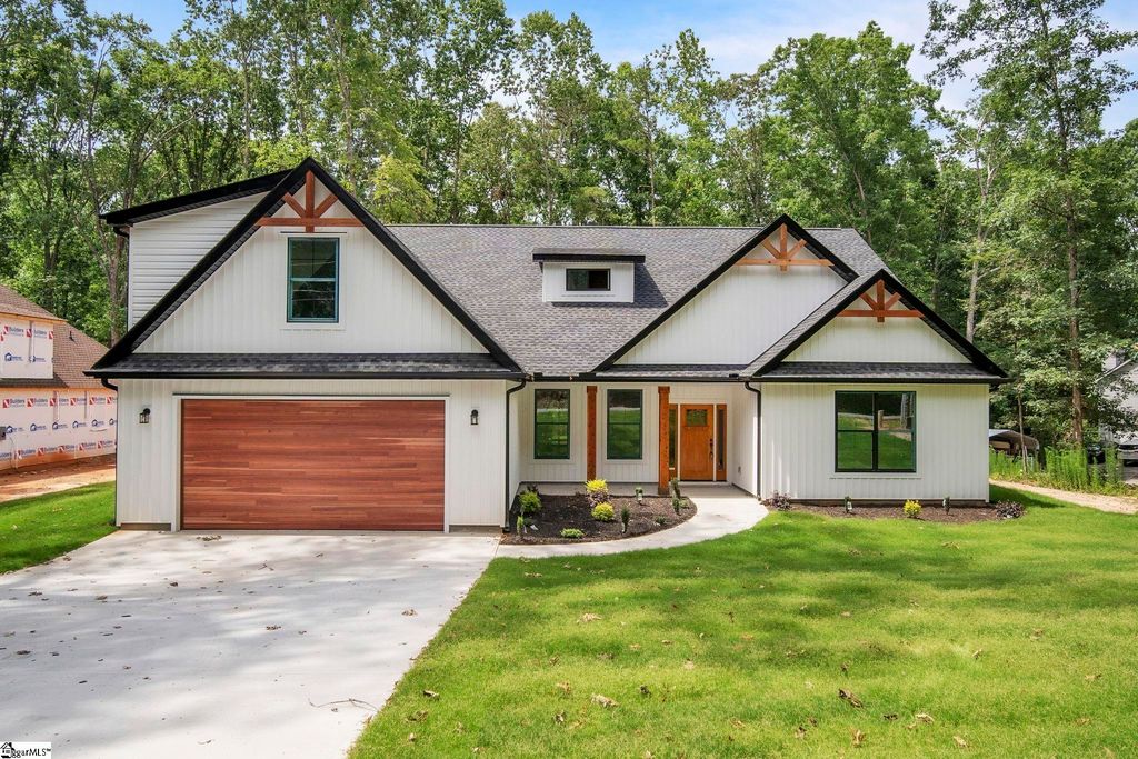 107 Circle Drive, Townville, SC 29689