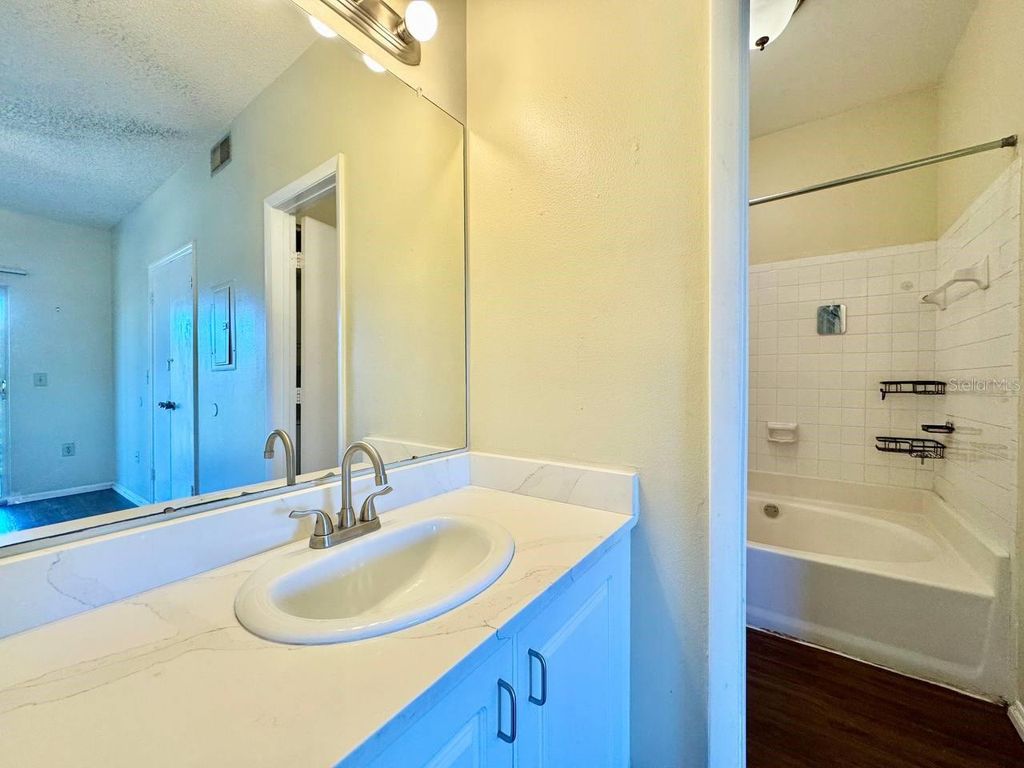 Image 12 of property listing at 10110 WINSFORD OAK BOULEVARD 623, Tampa, FL 33624