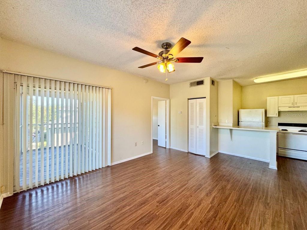 Image 3 of property listing at 10110 WINSFORD OAK BOULEVARD 623, Tampa, FL 33624