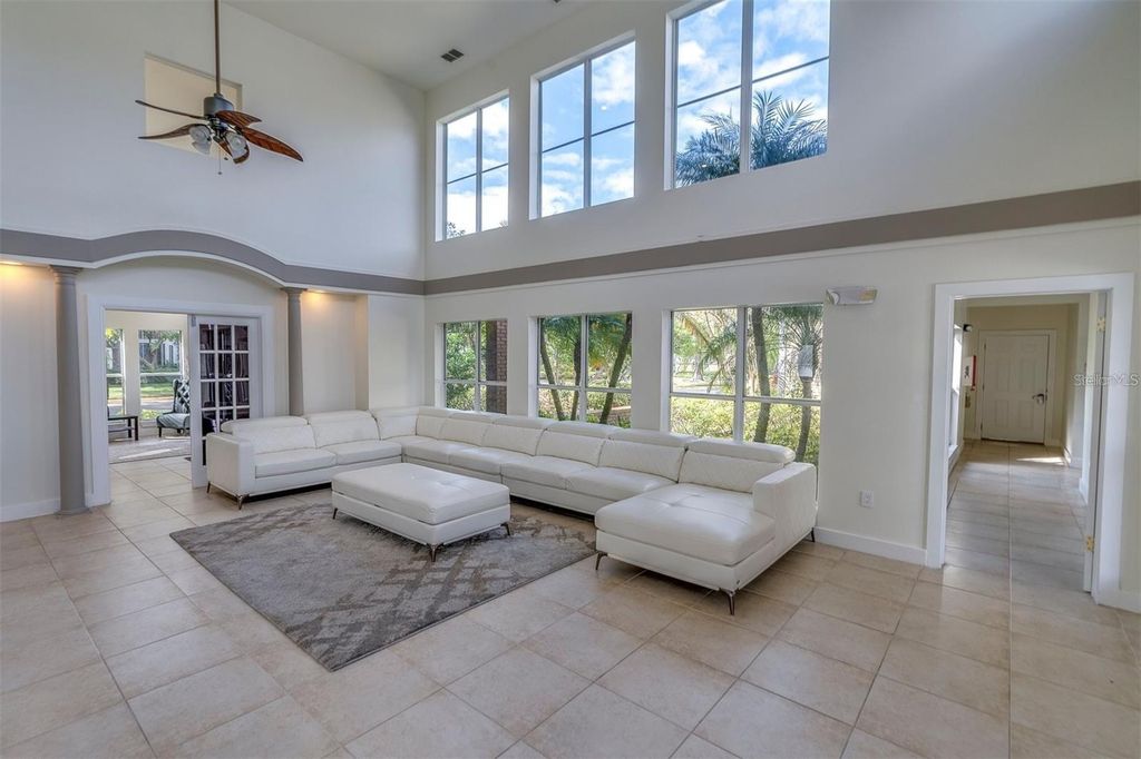 Image 21 of property listing at 10110 WINSFORD OAK BOULEVARD 623, Tampa, FL 33624