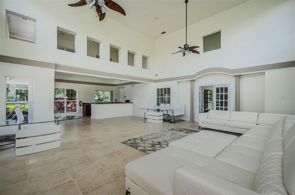 Image 23 of property listing at 10110 WINSFORD OAK BOULEVARD 623, Tampa, FL 33624