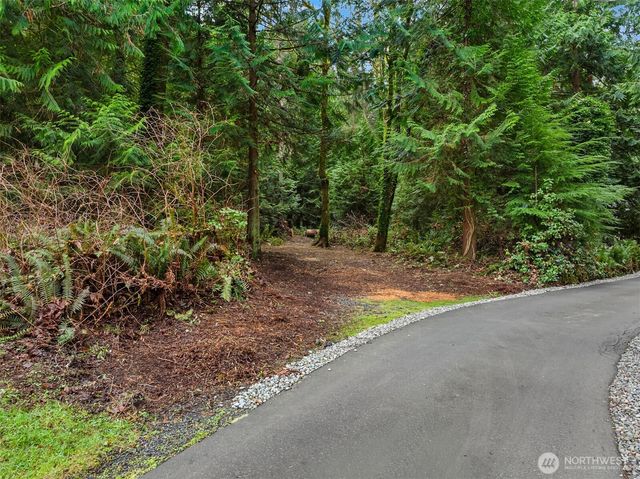 9351 Moss Lane NE, Bainbridge Island, WA 98110