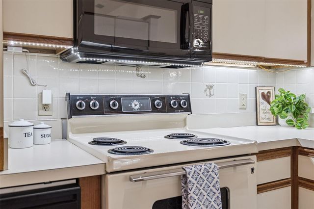 1041 DEES DRIVE, Oviedo, FL 32765