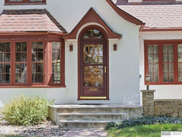 2400 Bradfield Drive, Lincoln, NE 68502