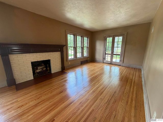 2400 Bradfield Drive, Lincoln, NE 68502