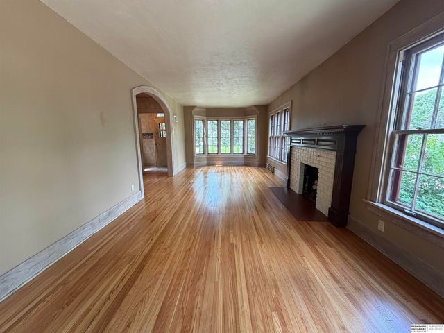 2400 Bradfield Drive, Lincoln, NE 68502