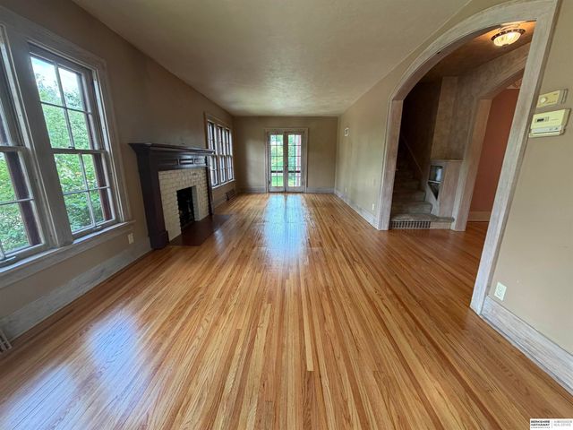 2400 Bradfield Drive, Lincoln, NE 68502