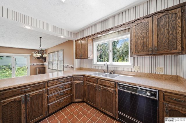 2400 Bradfield Drive, Lincoln, NE 68502