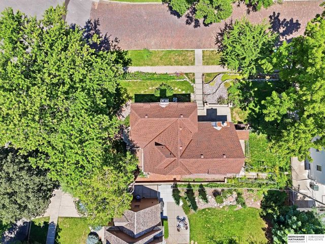 2400 Bradfield Drive, Lincoln, NE 68502