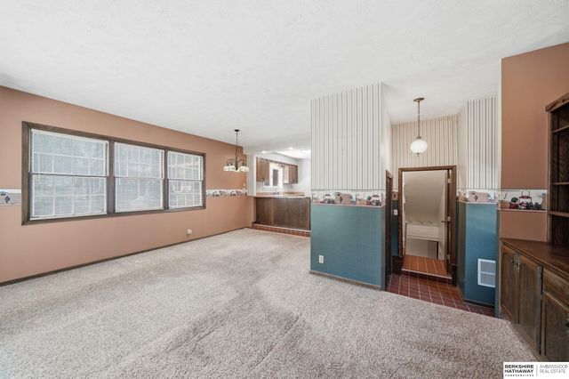 2400 Bradfield Drive, Lincoln, NE 68502