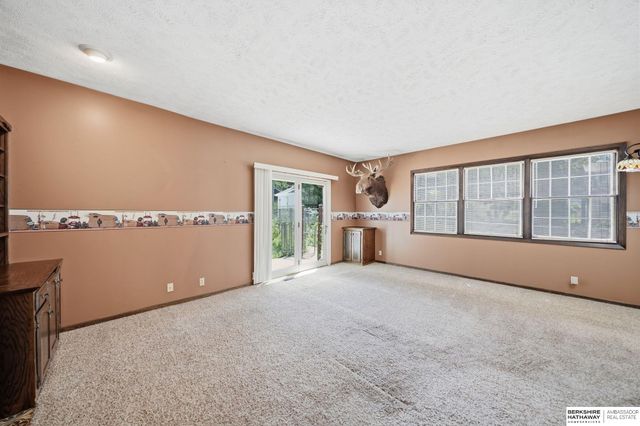 2400 Bradfield Drive, Lincoln, NE 68502