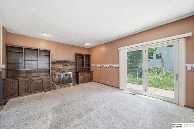 2400 Bradfield Drive, Lincoln, NE 68502