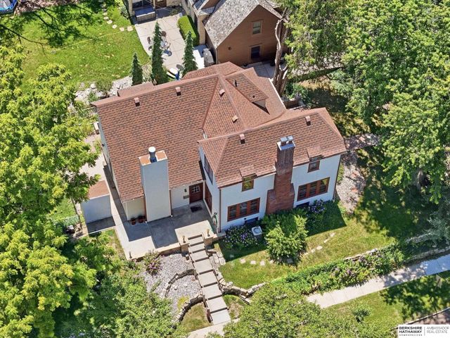 2400 Bradfield Drive, Lincoln, NE 68502