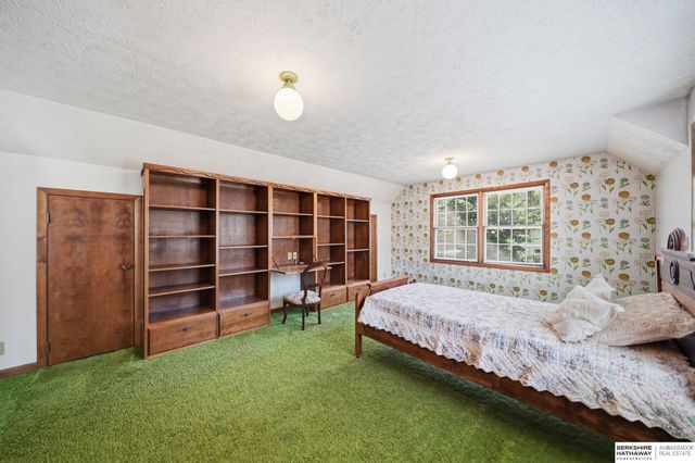 2400 Bradfield Drive, Lincoln, NE 68502