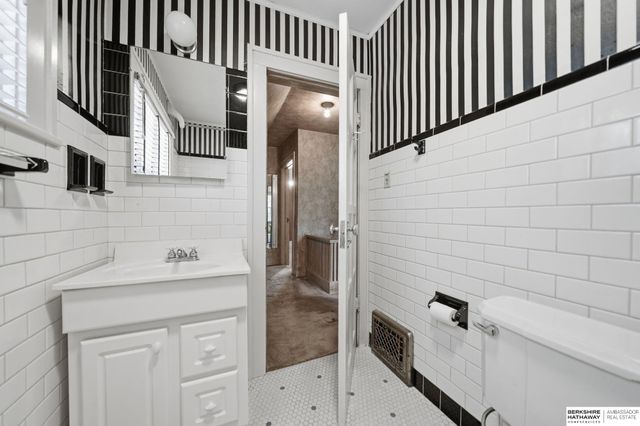 2400 Bradfield Drive, Lincoln, NE 68502