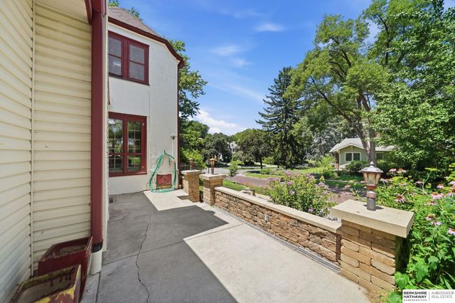 2400 Bradfield Drive, Lincoln, NE 68502