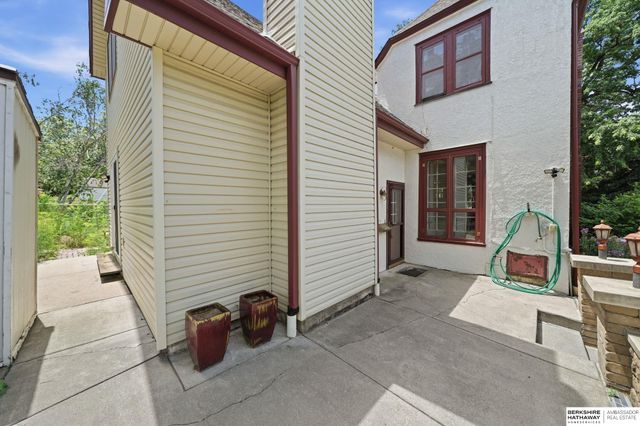 2400 Bradfield Drive, Lincoln, NE 68502