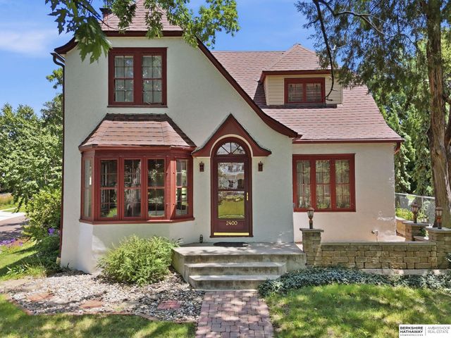 2400 Bradfield Drive, Lincoln, NE 68502