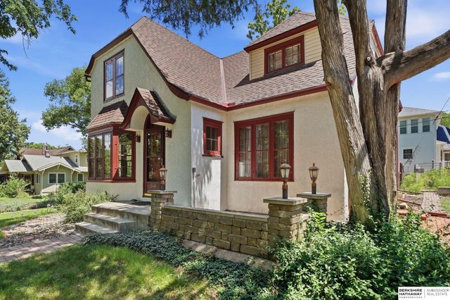 2400 Bradfield Drive, Lincoln, NE 68502