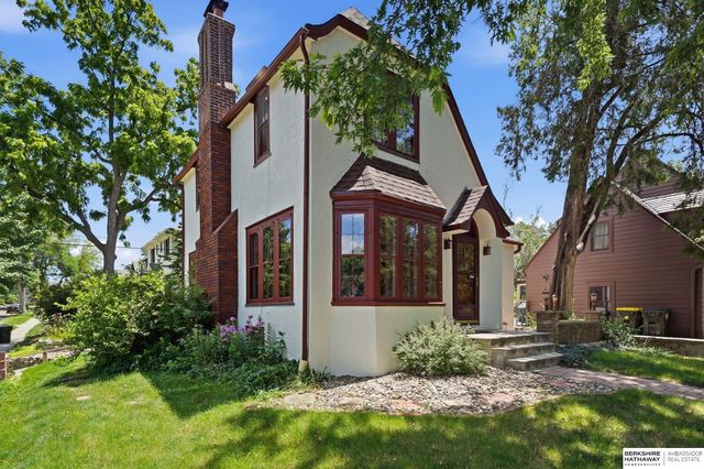 2400 Bradfield Drive, Lincoln, NE 68502
