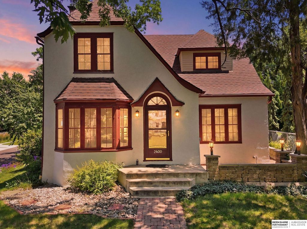 2400 Bradfield Drive, Lincoln, NE 68502