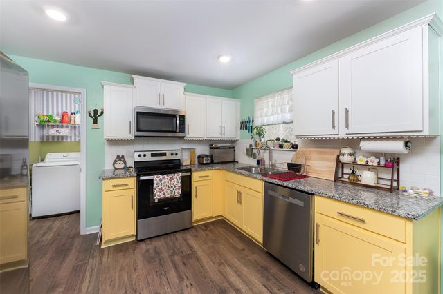 8 Virginia Commons Drive 6, Arden, NC 28704