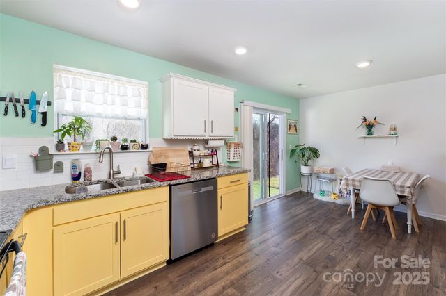 8 Virginia Commons Drive 6, Arden, NC 28704