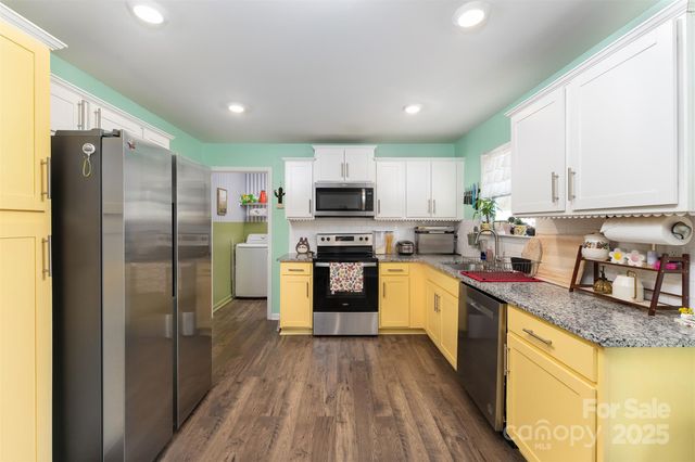 8 Virginia Commons Drive 6, Arden, NC 28704