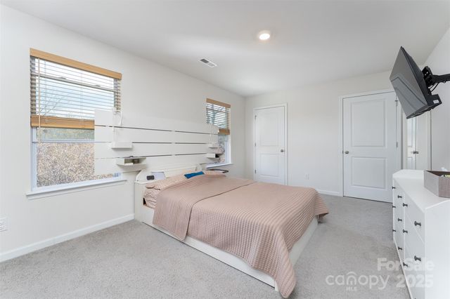 8 Virginia Commons Drive 6, Arden, NC 28704