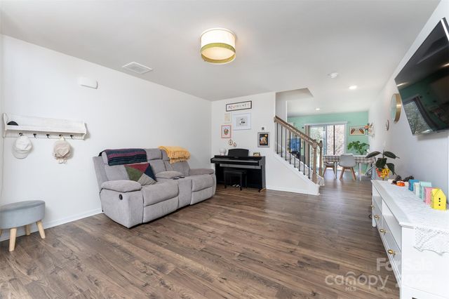 8 Virginia Commons Drive 6, Arden, NC 28704