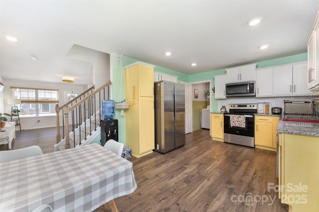 8 Virginia Commons Drive 6, Arden, NC 28704