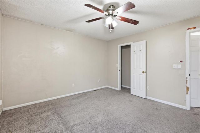 8749 NW 82nd Street, Kansas City, MO 64152