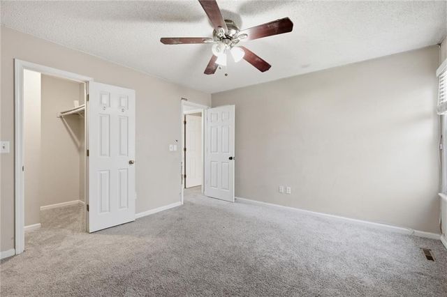 8749 NW 82nd Street, Kansas City, MO 64152